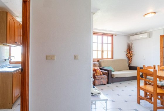 Resale - Apartment / flat - Torrevieja - La Mata pueblo