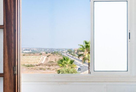 Resale - Apartment / flat - Torrevieja - La Mata pueblo