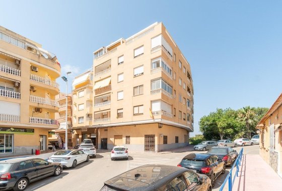 Resale - Apartment / flat - Torrevieja - La Mata pueblo