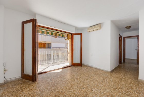 Resale - Apartment / flat - Torrevieja - Playa del Acequión