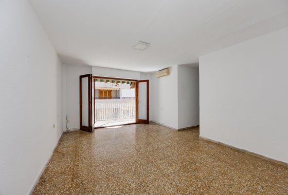 Resale - Apartment / flat - Torrevieja - Playa del Acequión