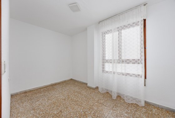 Resale - Apartment / flat - Torrevieja - Playa del Acequión