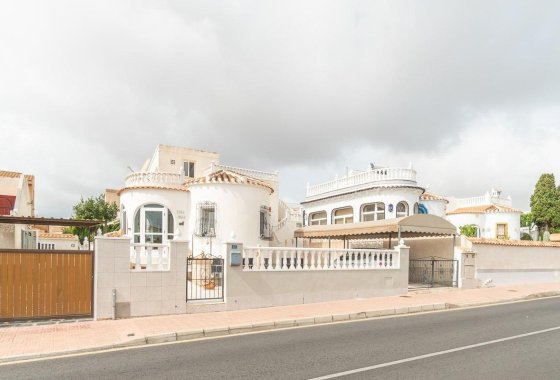 Resale - Villa - Orihuela Costa - La Florida